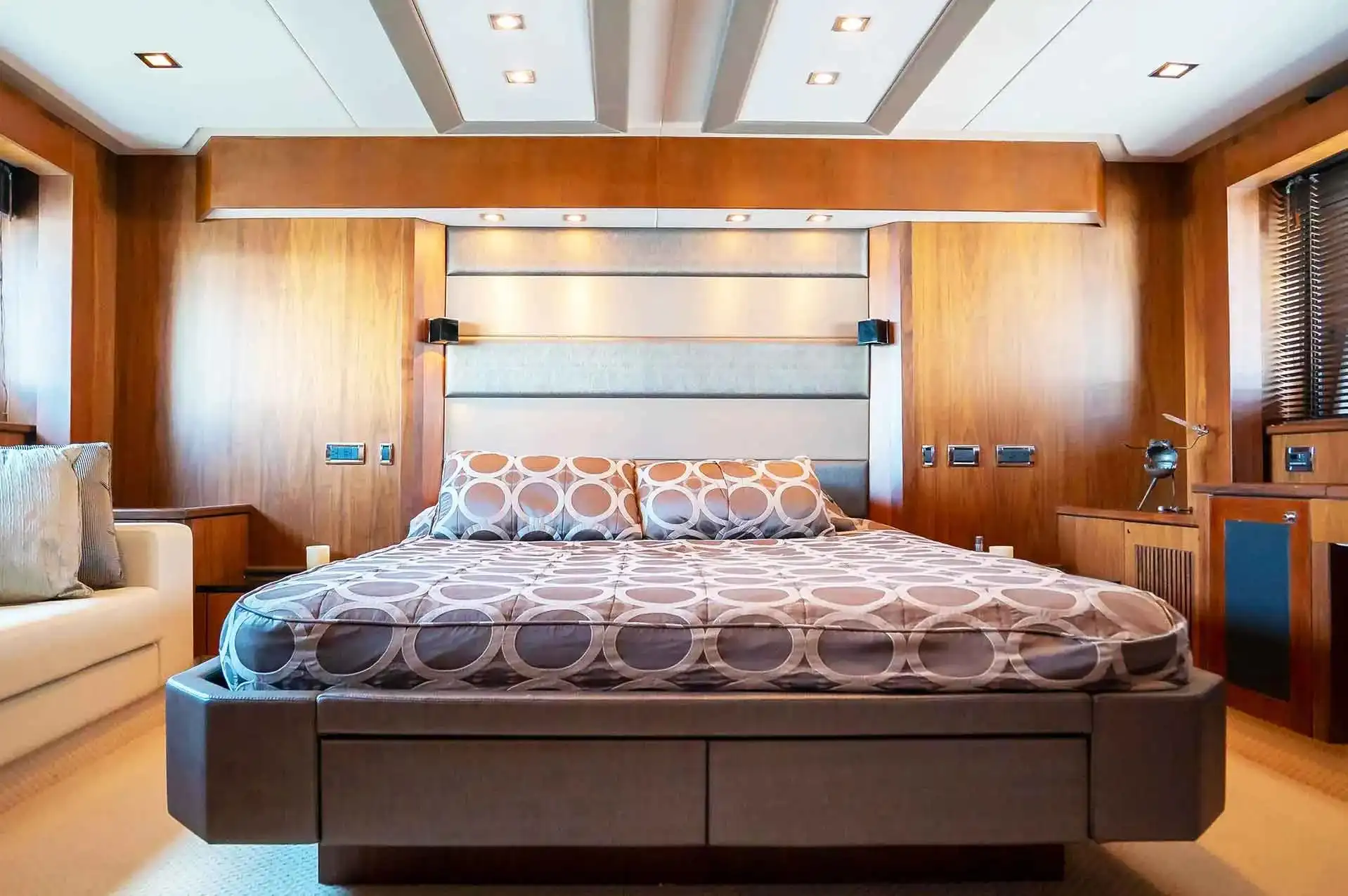 azimut s6 yacht for sale AMF master stateroom